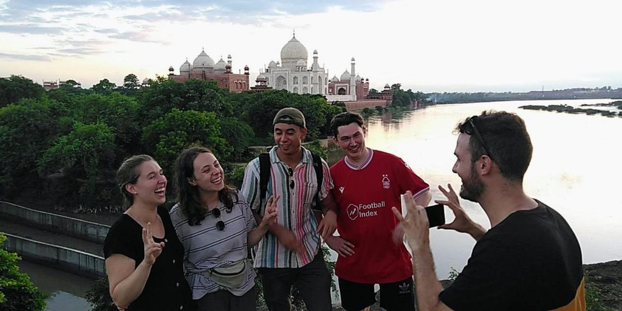 Zigzag Homestay Agra  Exteriör bild