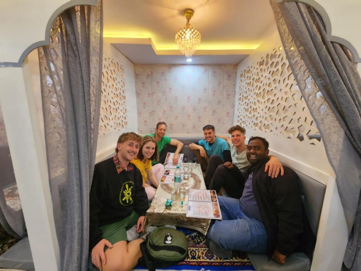 Zigzag Homestay Agra  Exteriör bild