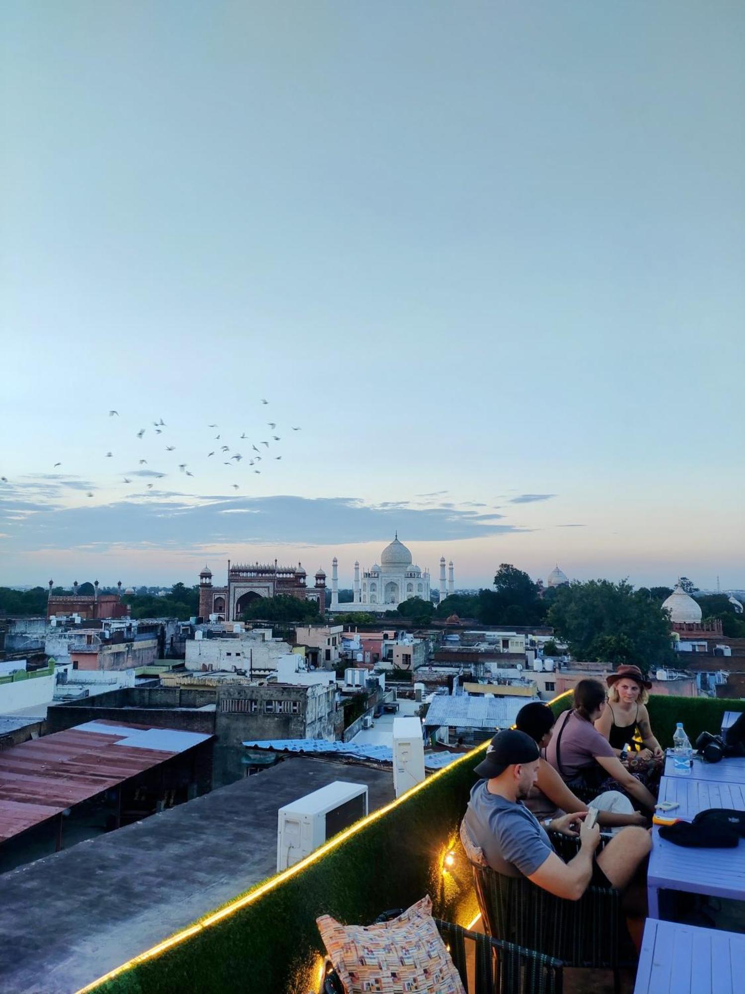 Zigzag Homestay Agra  Exteriör bild