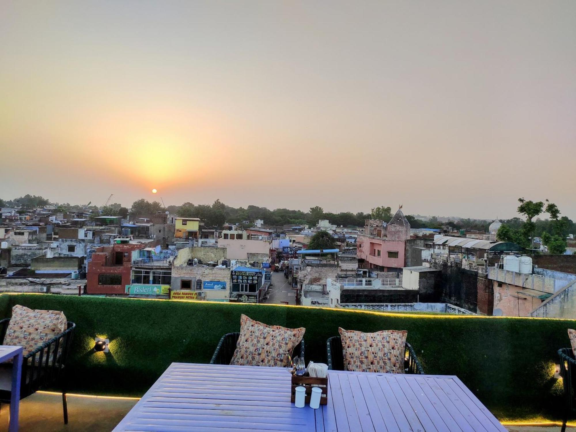 Zigzag Homestay Agra  Exteriör bild