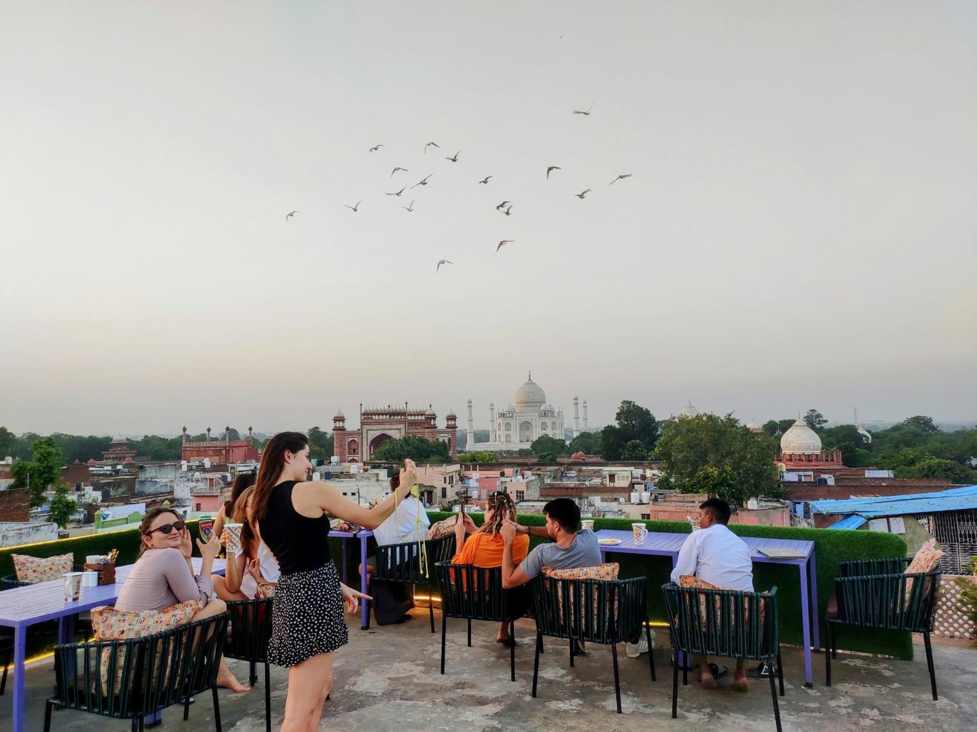Zigzag Homestay Agra  Exteriör bild